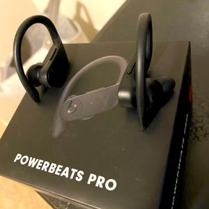 Powerbeats Pro-Perfect Condition, Missing Case!